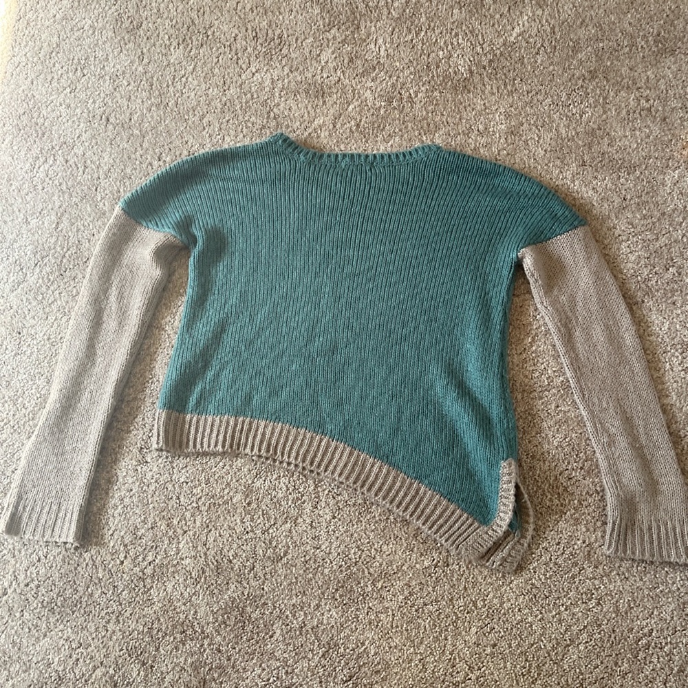 Asymmetrical Sweater - Picture 4 of 4